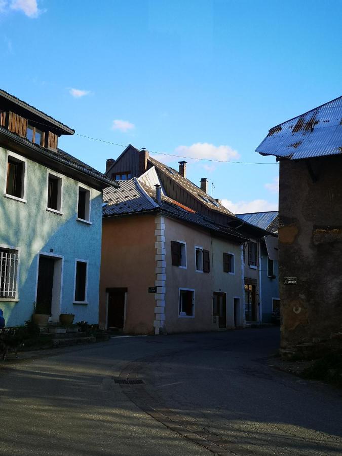 Joli T2 Dans Une Maison De Village Chateauroux-les-Alpes Exterior photo